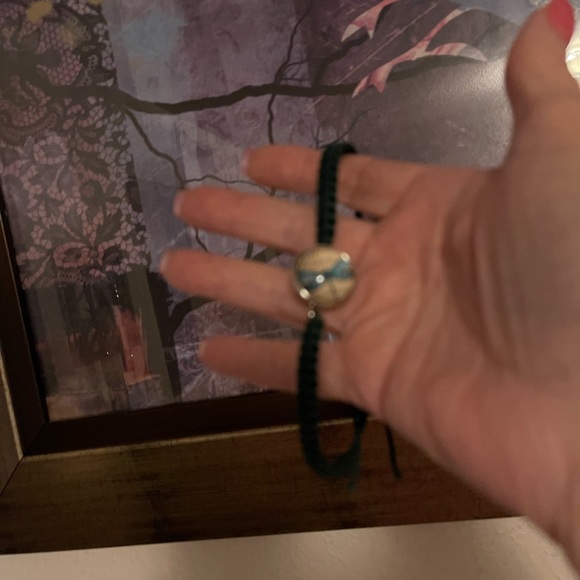 Snap threaded tie bracelet - Picture 2 of 3